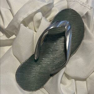Stylish Silver Flip-Flop decoration. Put your jewelry on it or even keys